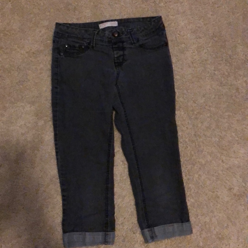 Excellent condition black/dark gray jean Capri